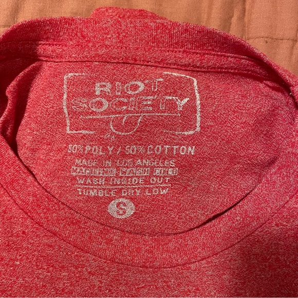 RIOT SOCIETY ♥️⚪️| men’s red graphic t-shirt - Picture 3 of 4